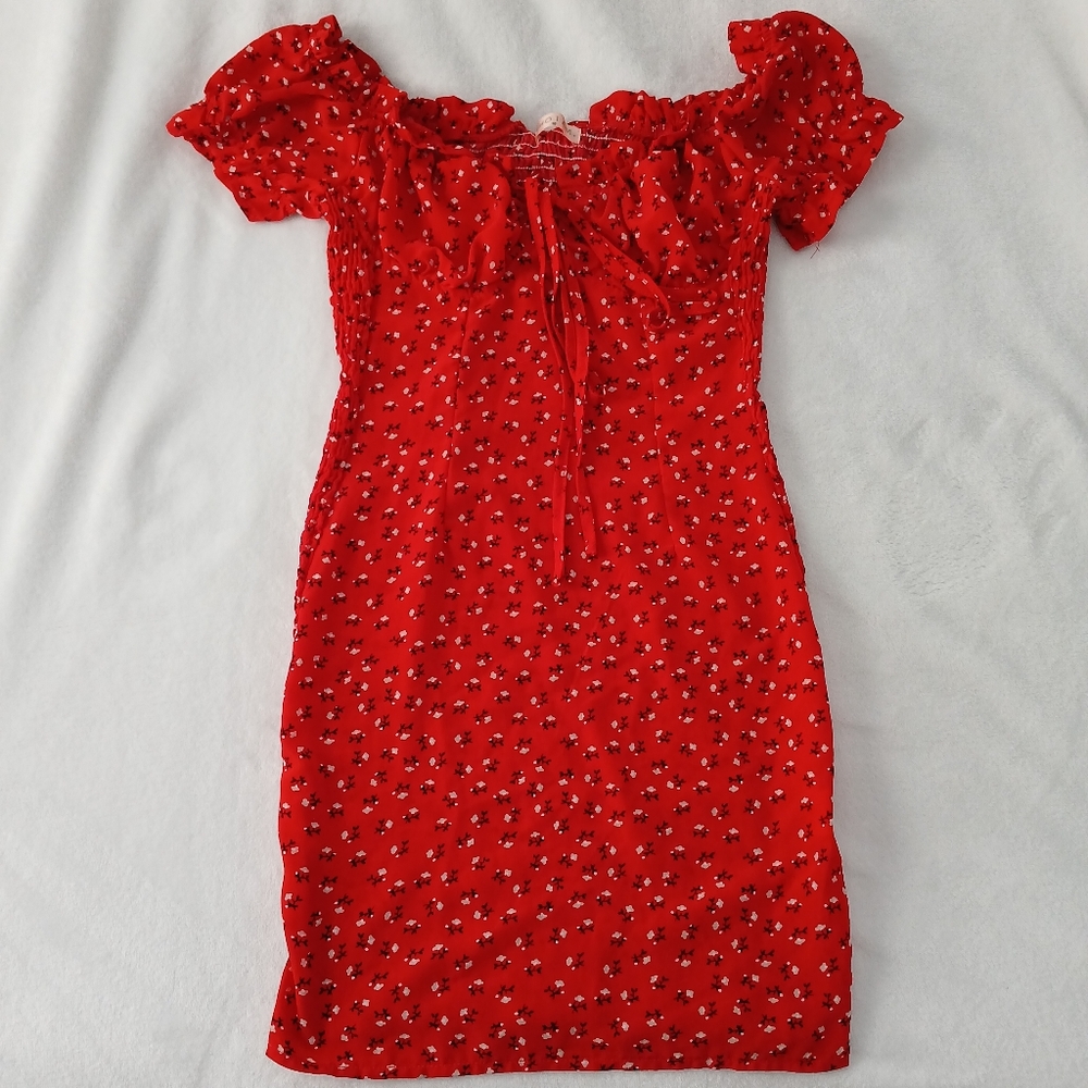 Who I Am Red Ditsy Floral Mini Dress Slim Fit Ruched Back Women's Size 10